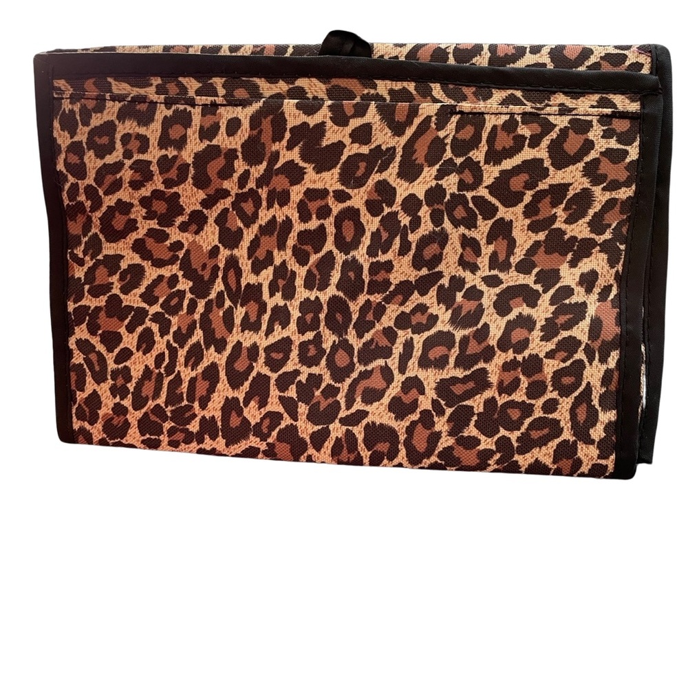 Medium travel bag nwot perfect for a weekend getaway